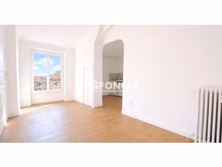 dernier étage - 2 pièces + cave