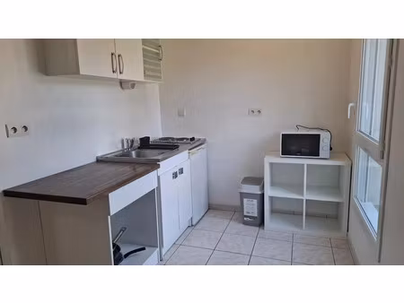 location meublée appartement 33 m² à tours (37000)  560 €