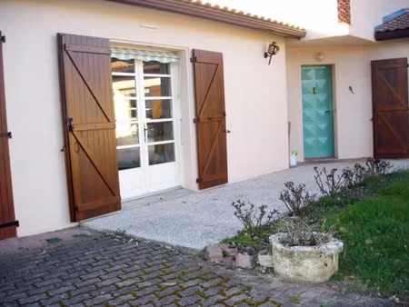 location meublée appartement 2 pièces 27 m² à pechbusque (31320)  580 €