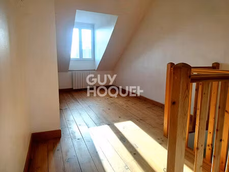 à louer - charmant appartement en triplex au coeur du centre-ville de péronne