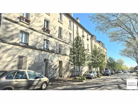 bagneux - emplacement de parking en centre-ville