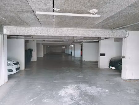 place de parking dans garage sécurisé