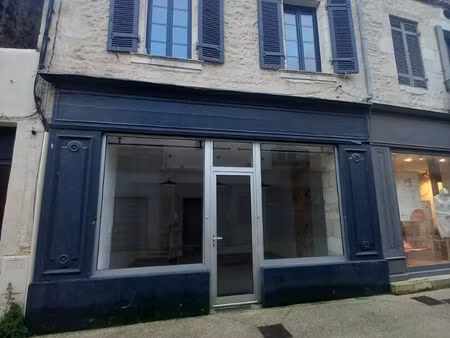 au centre ville de lesparre  local commercial 26.41m²