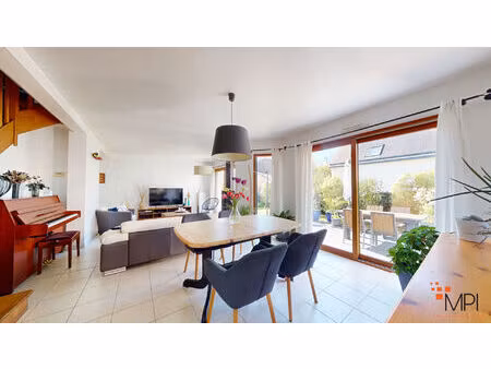 maison récente 4 chambres avec beaux volumes  exposition idéale et prestations de qualité 