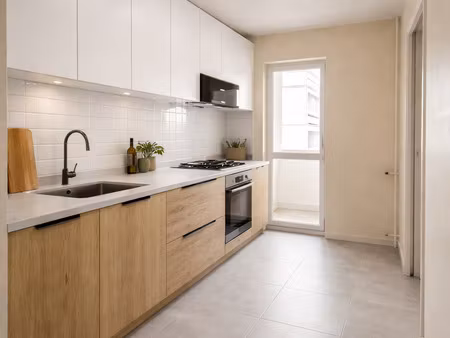 appartement 3 chambres balcon et parking