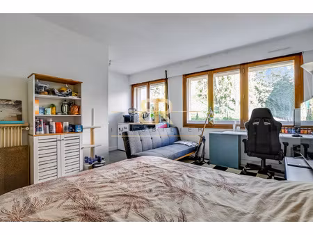studio de 23m2 lumineux dans une rue calme à 2 minutes du mé