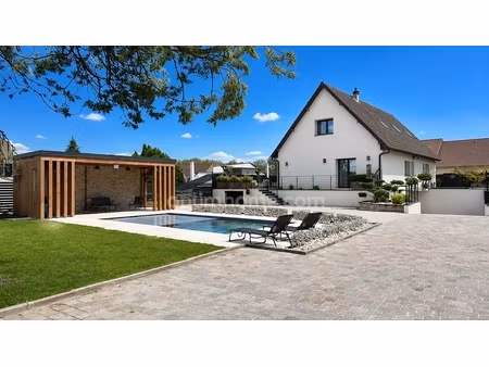maison familiale rénovée avec prestations haut de gamme – dpe a – piscine chauffée– enviro