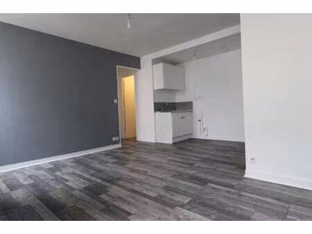 location appartement 2 pièces à rosporden (29140) : à louer 2 pièces / 33m² rosporden