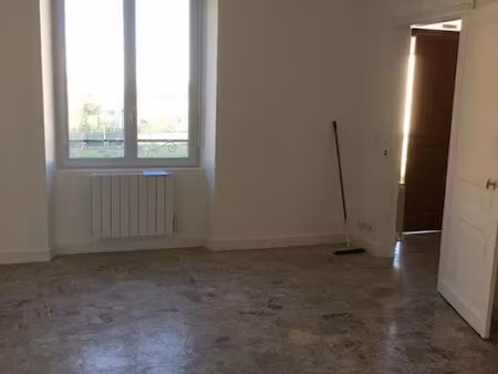 location appartement 5 pièces 103 m² à la chapelle-moutils (77320)  1 050 €