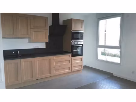 location appartement 3 pièces 62 m² à vaires-sur-marne (77360)  1 026 €