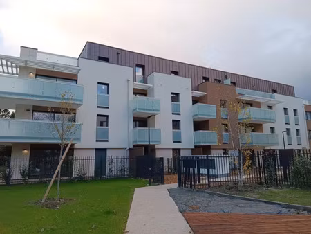 location meublée appartement 1 pièce 29 m² à ferney-voltaire (01210)  1 350 €