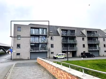 luxueus appartement met 2 slaapkamers en staanplaats