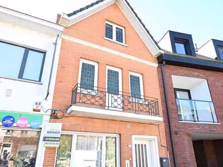 ruime 4-slaapkamerwoning met open uitzicht op de velden!