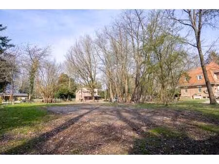 terrain à bâtir de 20 ares avec grange  accès indépendant po