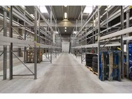 unité industrielle/entrepôt — 788 m²