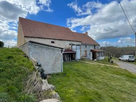 au cœur de l’allier  à murat  venez découvrir cette maison de campagne pleine de potentiel
