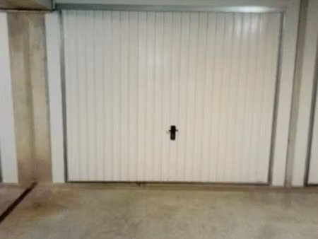 location parking 13 m² à marseille 8ème (13008)  142 €