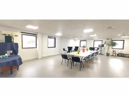 location locaux professionnels 135 m² à bouc-bel-air (13320)  1 850 €