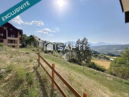 a 300 mètres  des pistes et des commerces