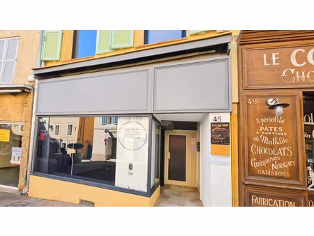 location locaux professionnels 1 pièce 32 m² à frejus (83600)  917 €