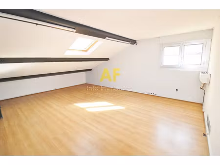 location locaux professionnels 26.31 m² à frejus (83600)  442 €