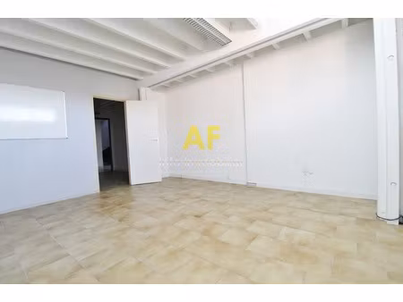 location locaux professionnels 40 m² à frejus (83600)  554 €