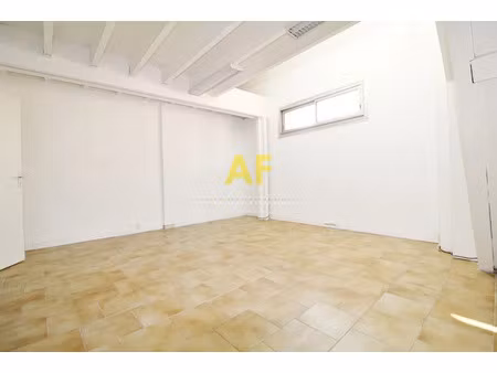 location locaux professionnels 45 m² à frejus (83600)  729 €