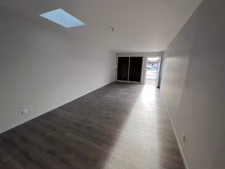 location locaux professionnels 1 pièce 34 m² à saint-galmier (42330)  430 €