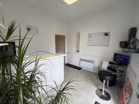 location locaux professionnels 2 pièces 27 m² à saint-galmier (42330)  540 €