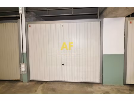 location locaux professionnels 13.54 m² à saint-raphael (83700)  118 €