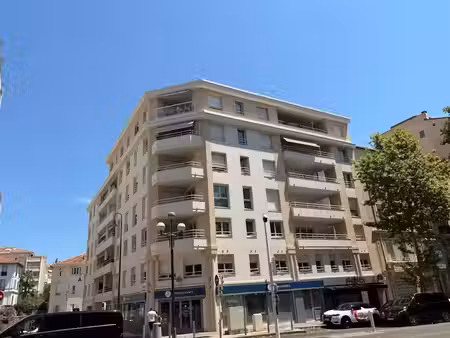 location locaux professionnels 44 m² à cannes (06400)  425 €