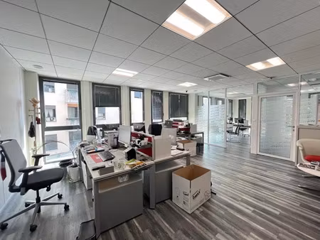 location locaux professionnels 6 pièces 146 m² à saint-etienne (42000)  2 000 €