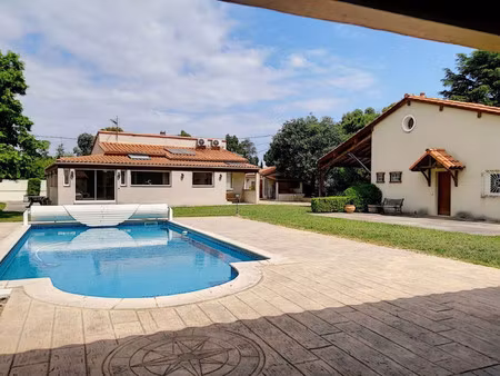 viager occupé – maison plain-pied  piscine et dépendance à
