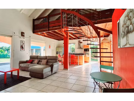 location maison  m² t-4 à sainte-rose  1 425 €