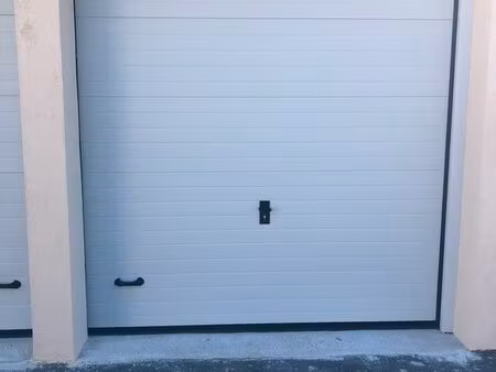 garage avec espace de rangement - centre ville