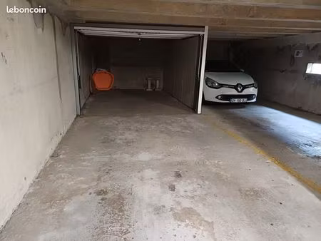 loue garage et place parking