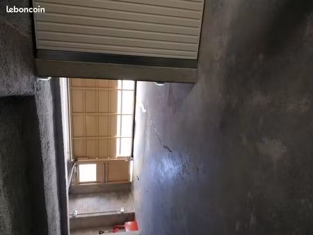 garage à louer / cv. istres