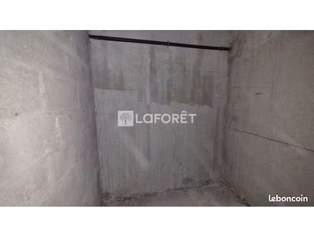 parking/box 1 pièce 4 m²