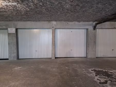 garage double fermé