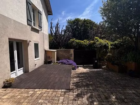 à louer – maison de ville 4 pièces avec terrasse – parmain