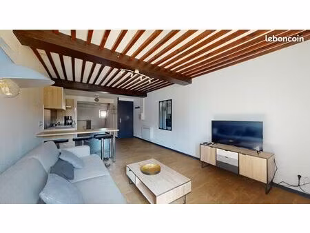 duplex 72 m² rénové — centre-ville  place de la halle