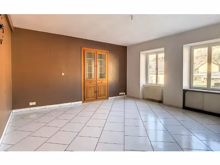 location appartement  78.02 m² t-3 à la broque  650 €