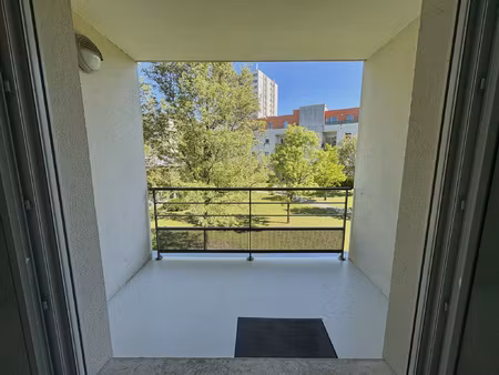 bel appartement t3 avec balcon et un garage en sous-sol - l