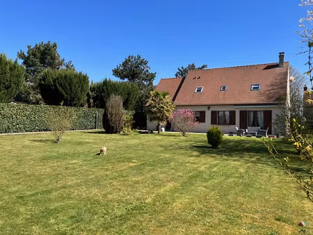 maison traditionnelle  lumineuse et fonctionnelle à la celle