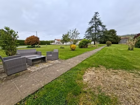 maison avec grand jardin  piscine et dépendances à malause