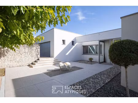 'maison d'architecte avec une élégance absolue dans le quercy blanc'