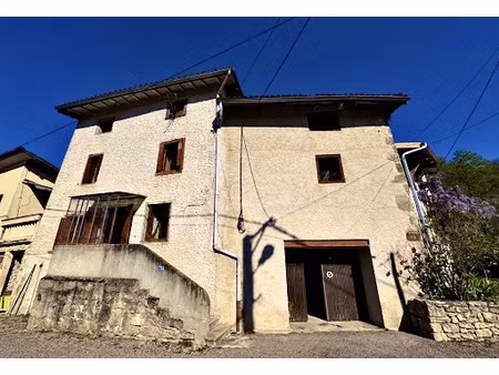 gros potentiel au coeur d'un hameau calme