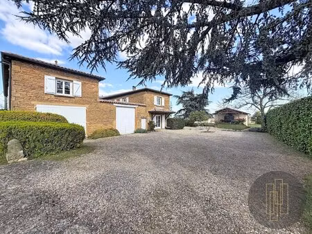 liergues - propriété confidentielle de 350 m² avec parc et vignes