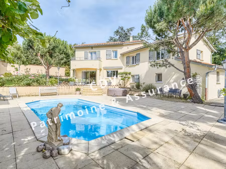 exclusivité - à vendre – villa familiale de 182 m² avec piscine – charbonnières-les-bains