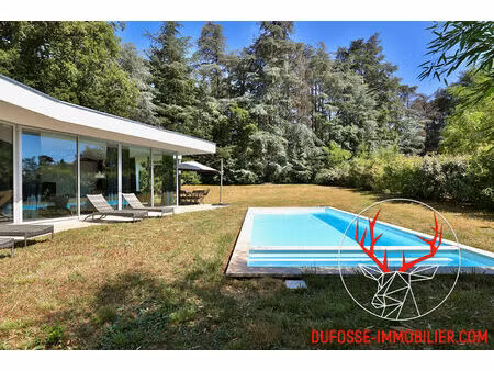 villa d'architecte de plain-pied avec piscine